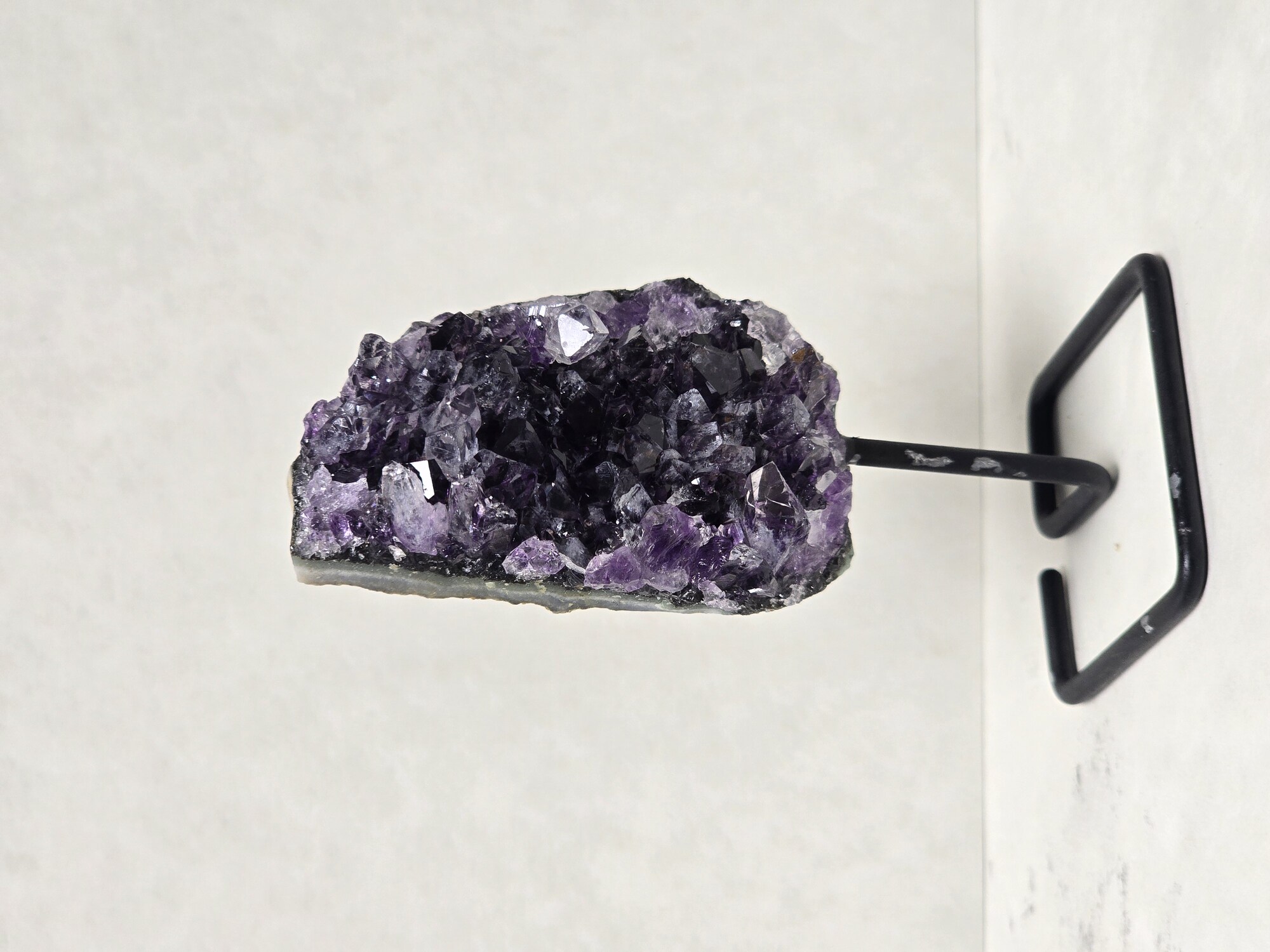 Alternative view of Kristal Ametist  ( stojalo )